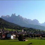 veduta del paese di mezzano