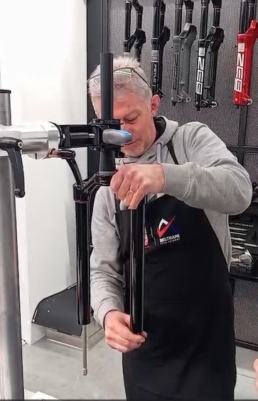 Servizio revisione forcelle ed ammortizzatori